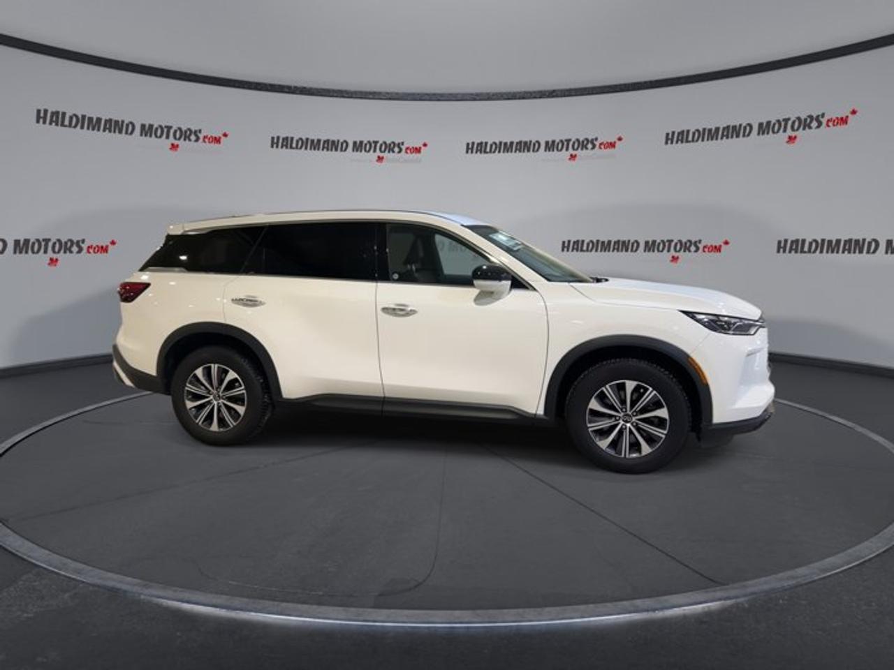 2023 Infiniti QX60 PURE AWD | Panoramic Roof | No accidents Photo