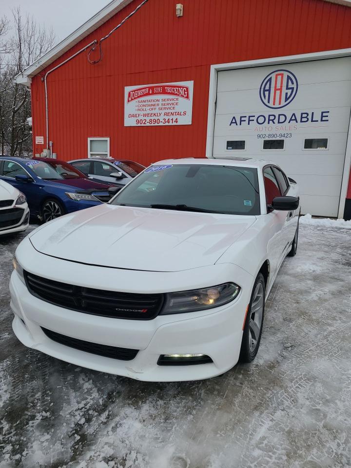 2016 Dodge Charger SXT - Photo #2