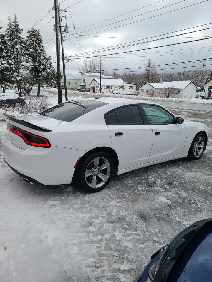 2016 Dodge Charger SXT - Photo #3