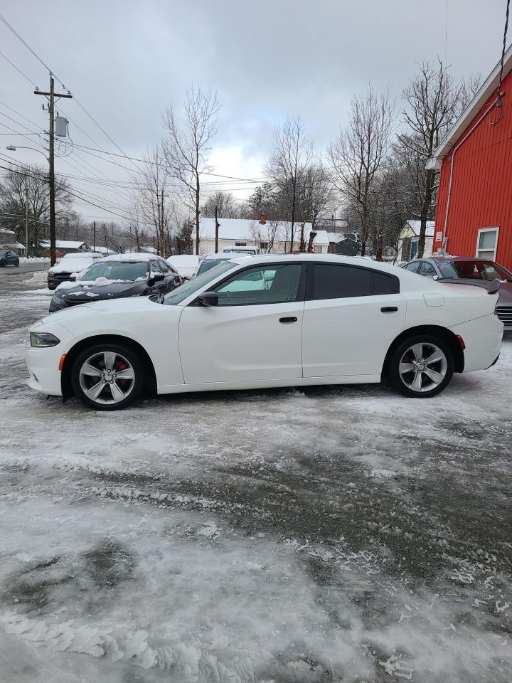 2016 Dodge Charger SXT - Photo #4