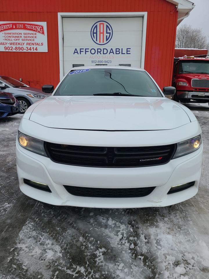 2016 Dodge Charger SXT - Photo #5
