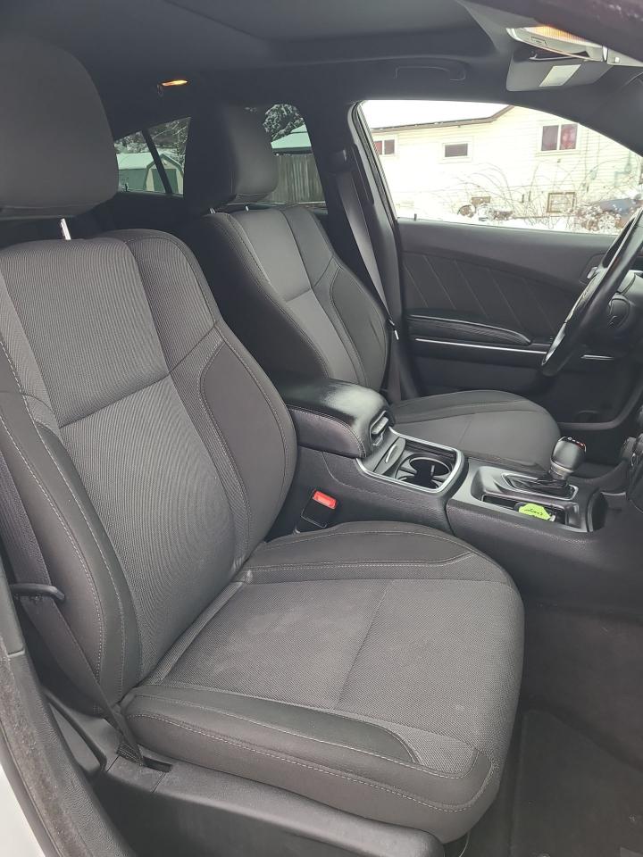2016 Dodge Charger SXT - Photo #8