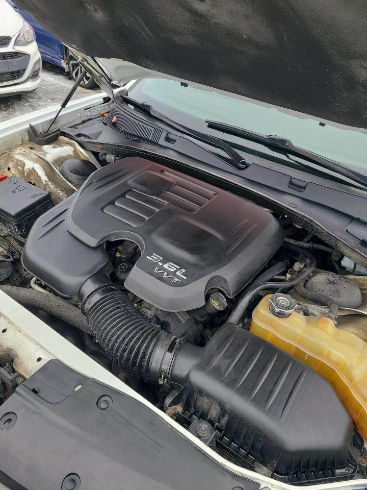 2016 Dodge Charger SXT - Photo #11