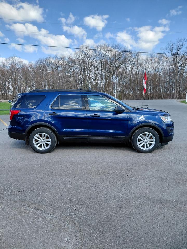 2017 Ford Explorer Base Photo