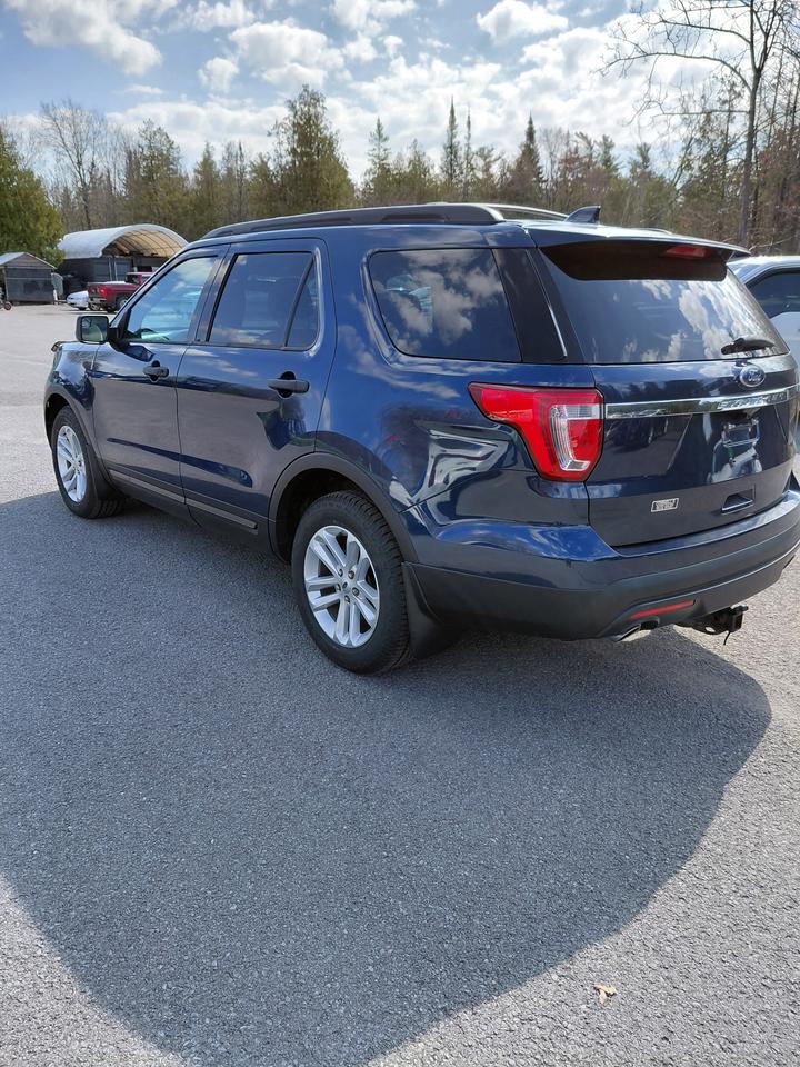 2017 Ford Explorer Base Photo