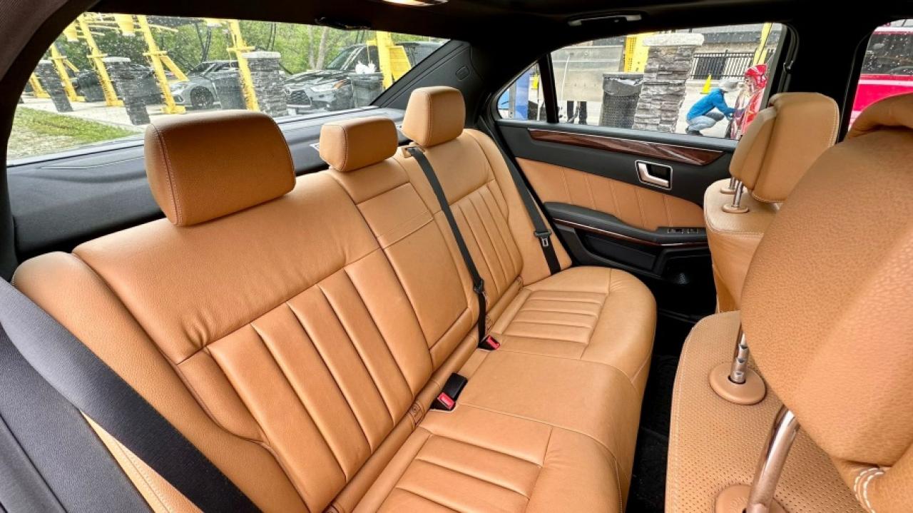 2012 Mercedes-Benz E-Class 550* DEALER SERVICED * AWD * LOW KM " Photo