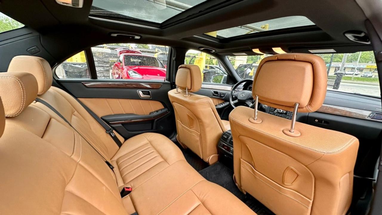 2012 Mercedes-Benz E-Class 550* DEALER SERVICED * AWD * LOW KM " Photo4
