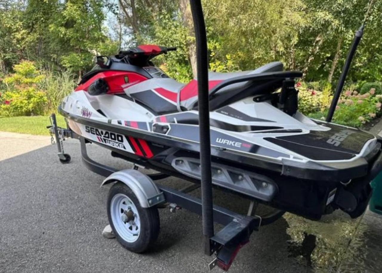 2013 Seadoo WAKE 155 " Photo2