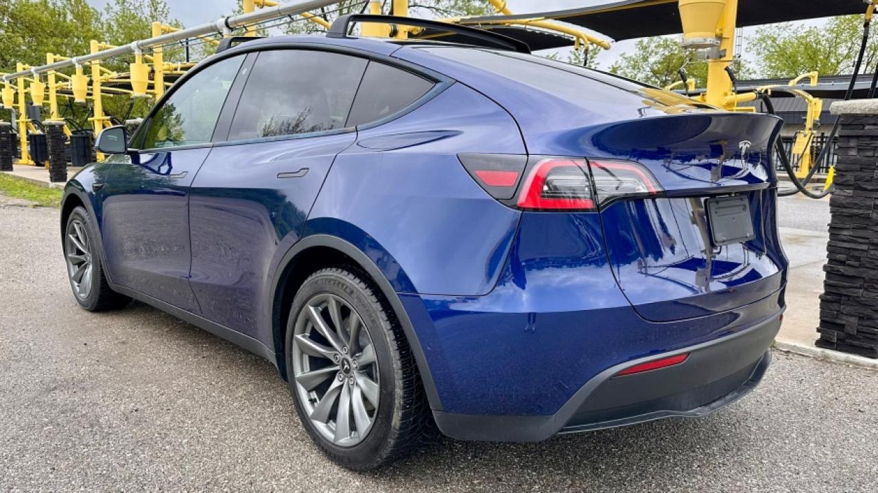 2021 Tesla Model Y * DRIVES LIKE NEW * MINT STANDARD RANGE Photo