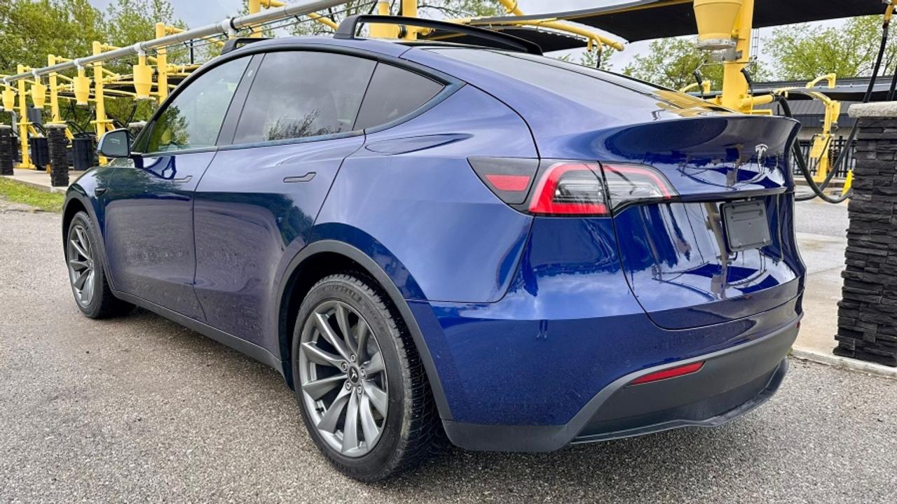 2021 Tesla Model Y * DRIVES LIKE NEW * MINT STANDARD RANGE Photo