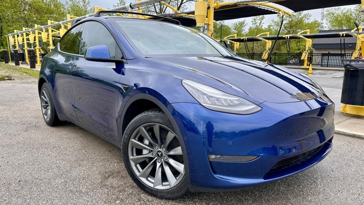 2021 Tesla Model Y * DRIVES LIKE NEW * MINT STANDARD RANGE Photo2