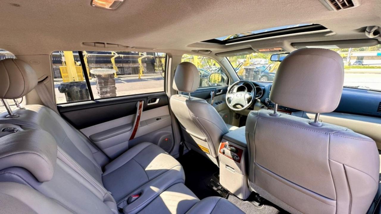 2011 Toyota Highlander LIMITED  Photo2