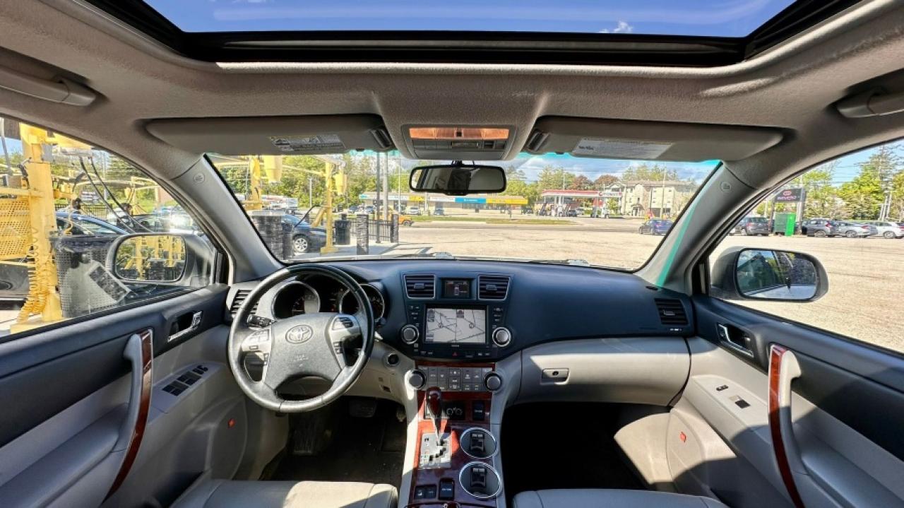 2011 Toyota Highlander LIMITED  Photo