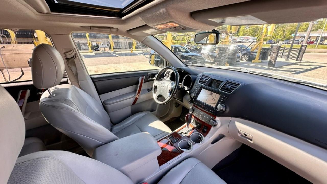 2011 Toyota Highlander LIMITED  Photo