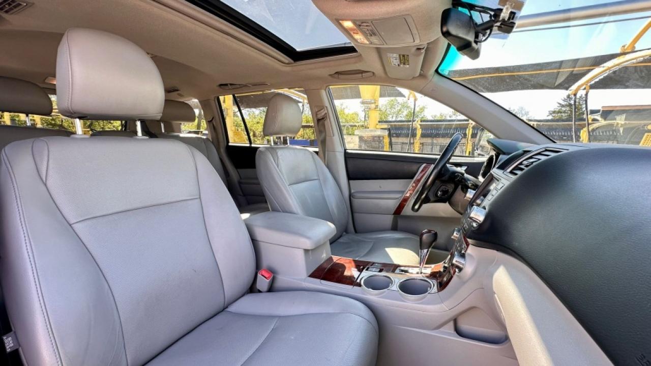 2011 Toyota Highlander LIMITED  Photo
