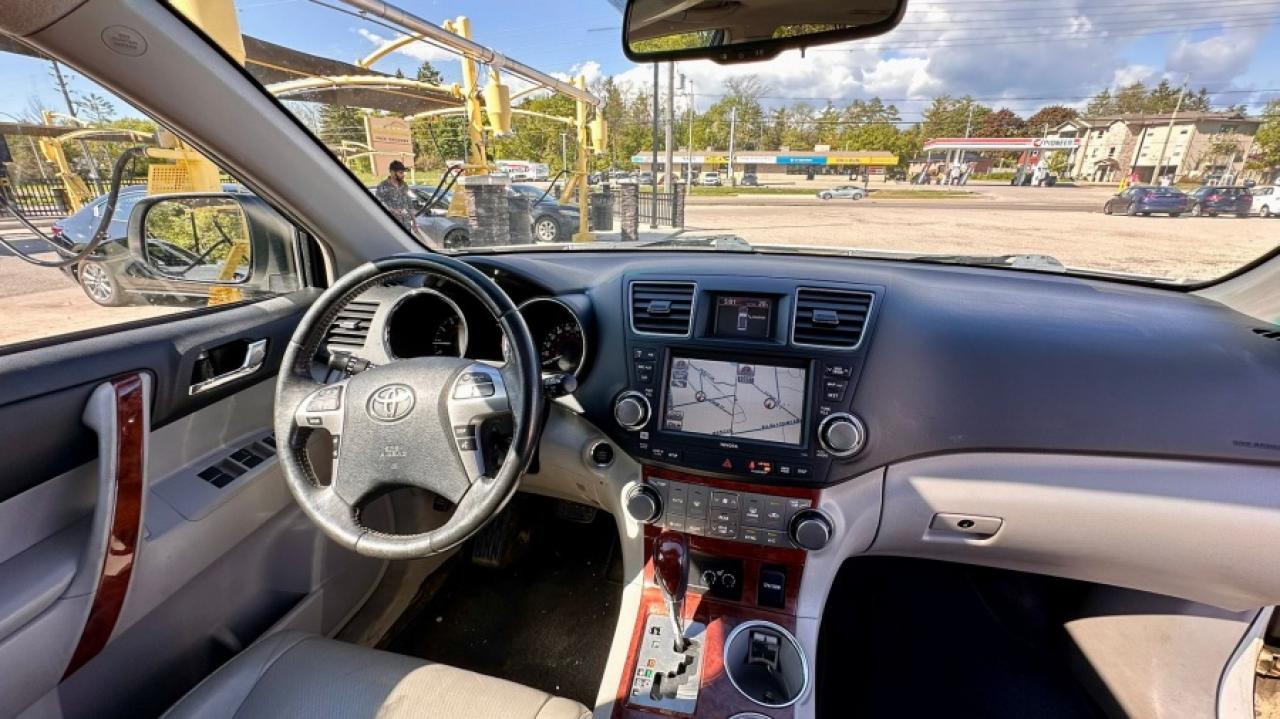 2011 Toyota Highlander LIMITED  Photo