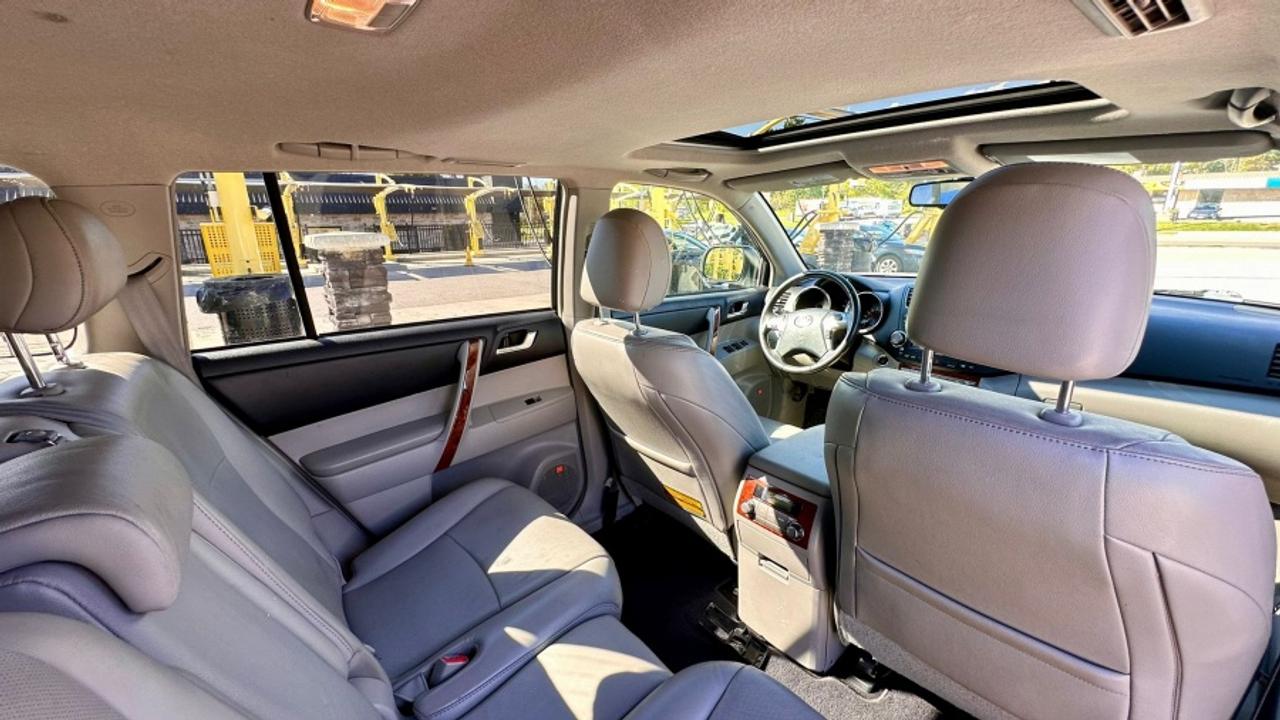 2011 Toyota Highlander LIMITED  Photo2