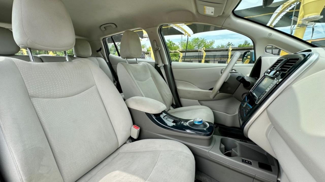 2012 Nissan Leaf * ELECTRIC * NO ACCIDENTS* " Photo4