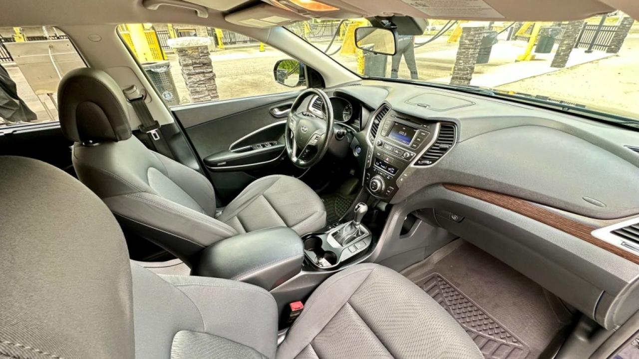 2017 Hyundai Santa Fe XL * LOW KM * 7 SEATER " Photo