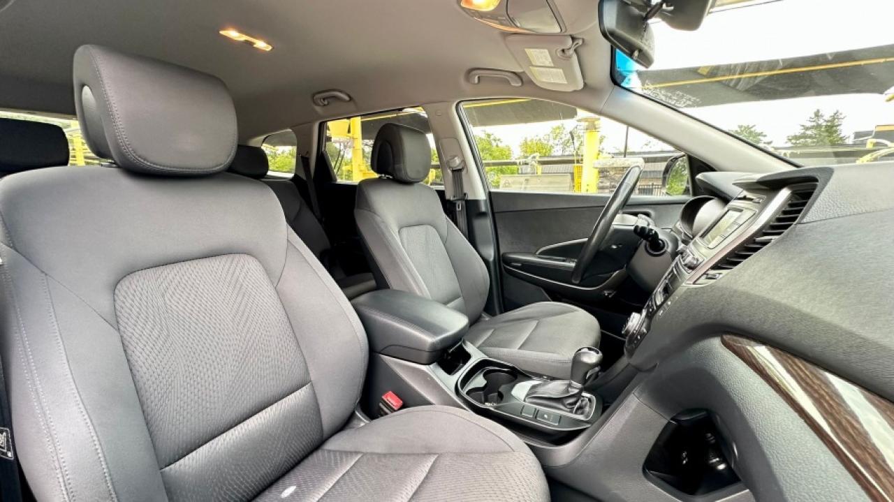 2017 Hyundai Santa Fe XL * LOW KM * 7 SEATER " Photo