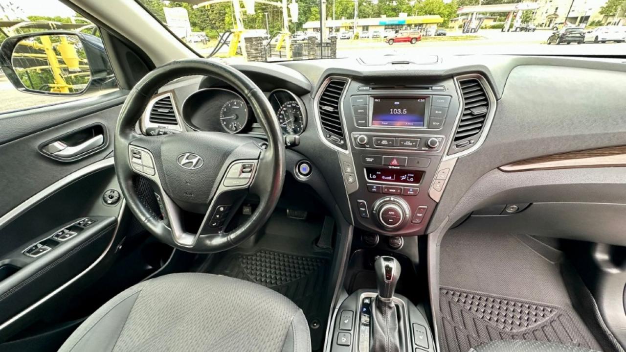 2017 Hyundai Santa Fe XL * LOW KM * 7 SEATER " Photo