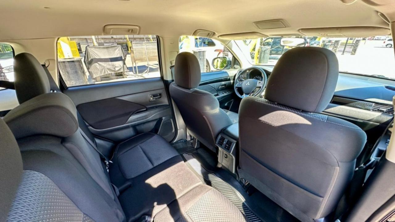 2019 Mitsubishi Outlander * 4X4 * NO ACCIDENTS ES Photo4