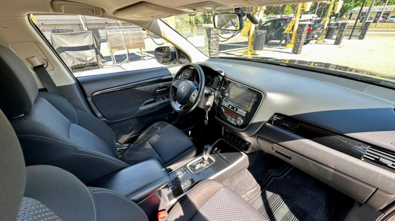 2019 Mitsubishi Outlander * 4X4 * NO ACCIDENTS ES Photo