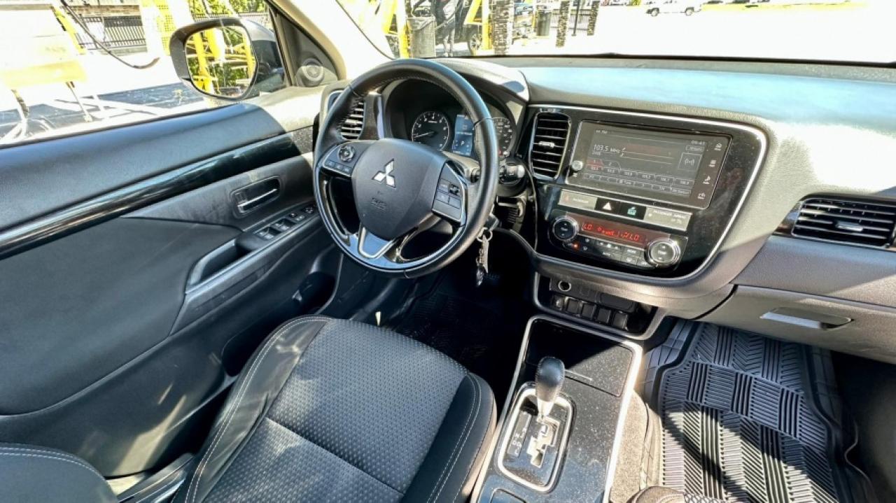 2019 Mitsubishi Outlander * 4X4 * NO ACCIDENTS ES Photo