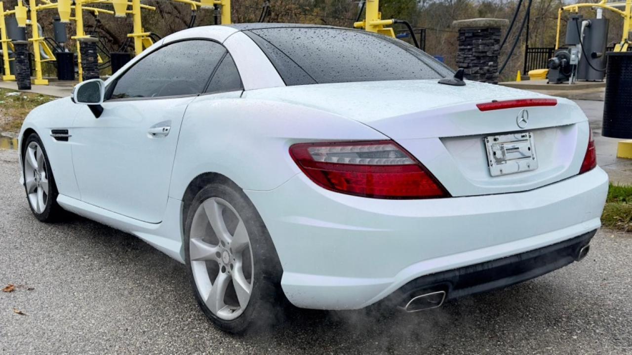 2015 Mercedes-Benz SLK250 * SUPER LOW KM * MUST SEE SLK 250 Photo