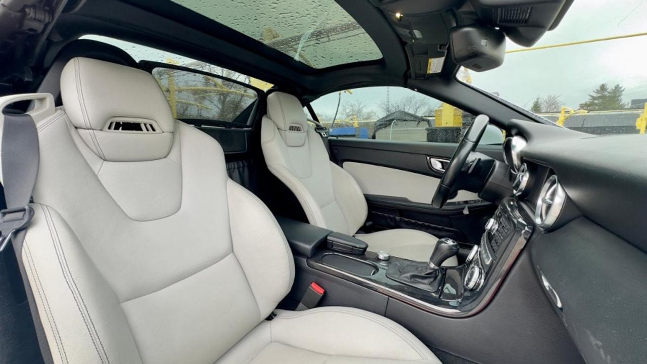 2015 Mercedes-Benz SLK250 * SUPER LOW KM * MUST SEE SLK 250 Photo