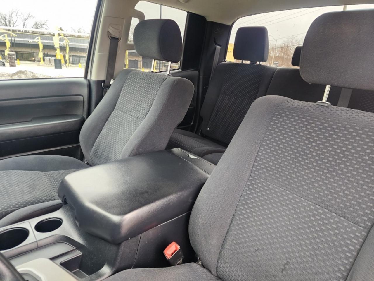 2013 Toyota Tundra * LOW KM * NO ACCIDENTS * 4X4 GRADE Photo