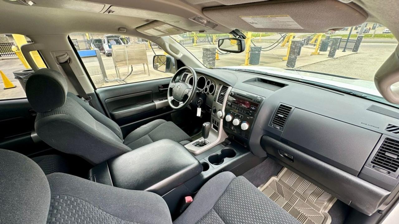 2013 Toyota Tundra * LOW KM * NO ACCIDENTS * 4X4 GRADE Photo