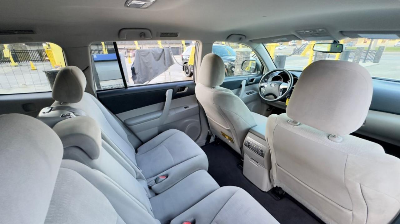 2011 Toyota Highlander * ONE OWNER * LOW KM " Photo