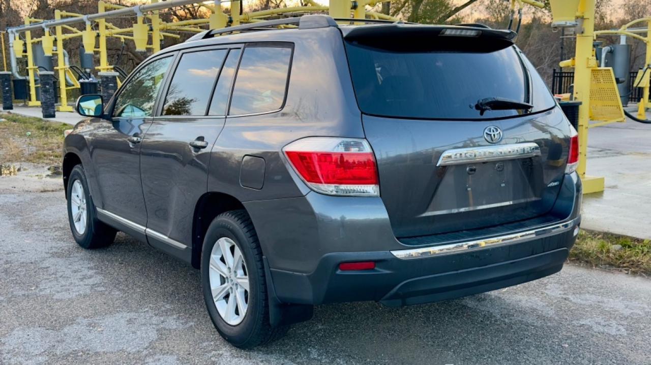 2011 Toyota Highlander * ONE OWNER * LOW KM " Photo