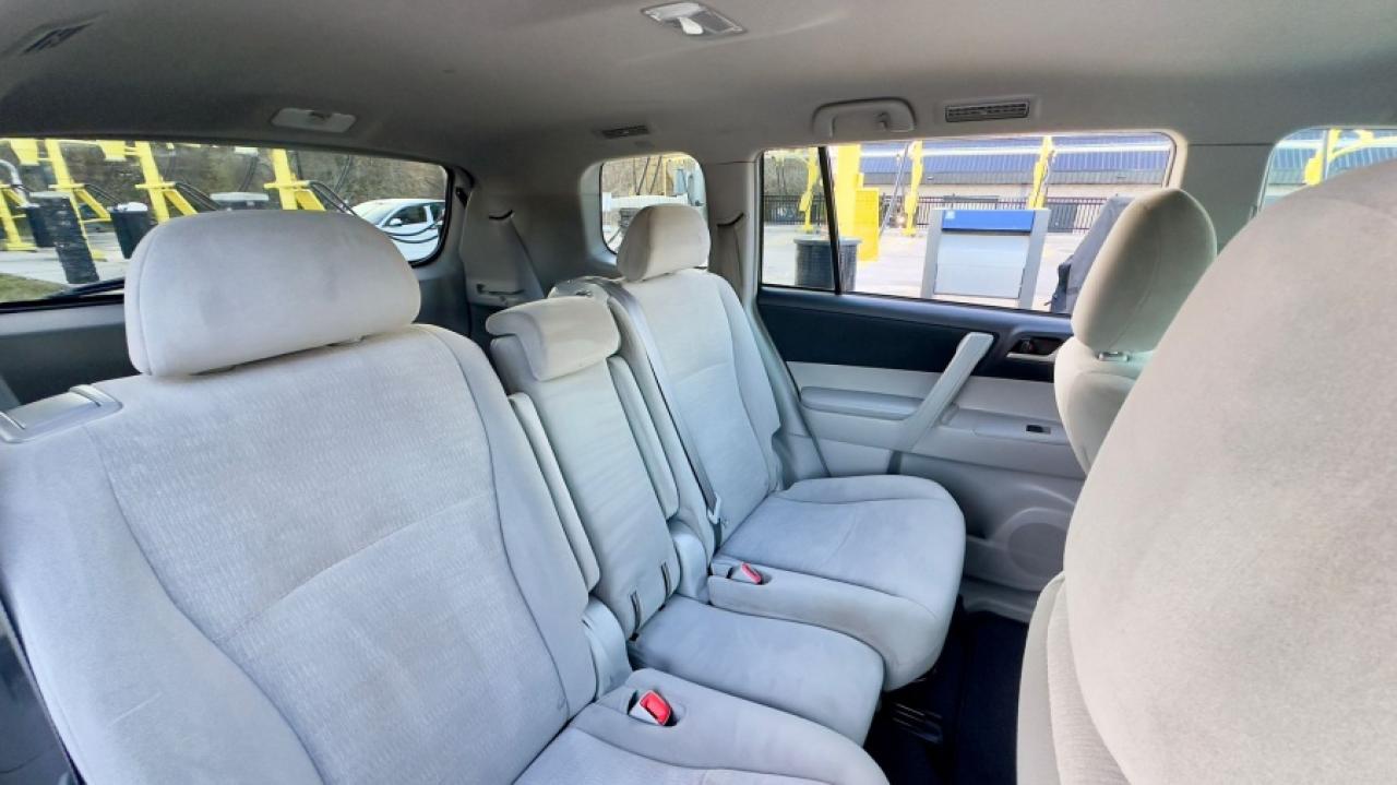 2011 Toyota Highlander * ONE OWNER * LOW KM " Photo