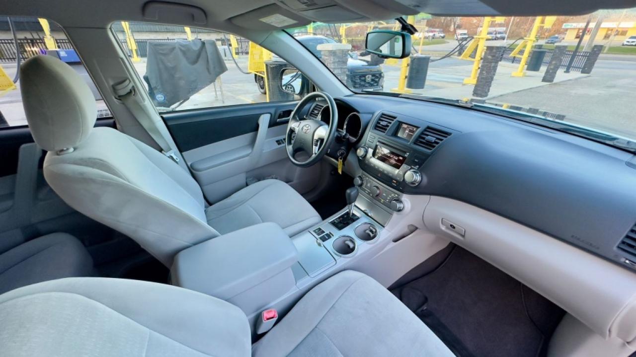 2011 Toyota Highlander * ONE OWNER * LOW KM " Photo