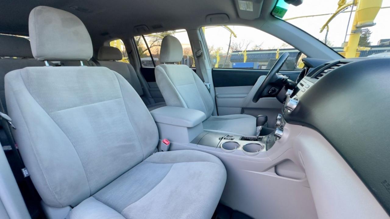 2011 Toyota Highlander * ONE OWNER * LOW KM " Photo