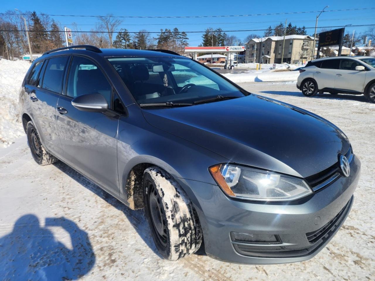 2016 Volkswagen Golf Sportwagen * LOW KM * NO ACCIDENTS " Photo