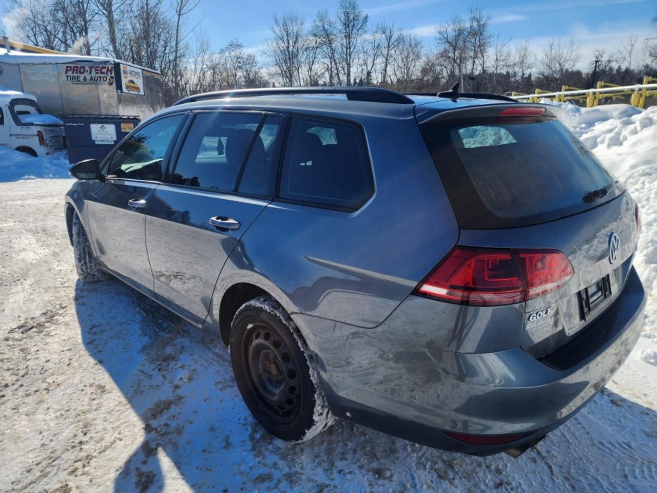 2016 Volkswagen Golf Sportwagen * LOW KM * NO ACCIDENTS " Photo