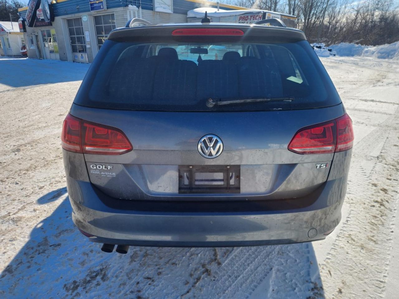 2016 Volkswagen Golf Sportwagen * LOW KM * NO ACCIDENTS " Photo