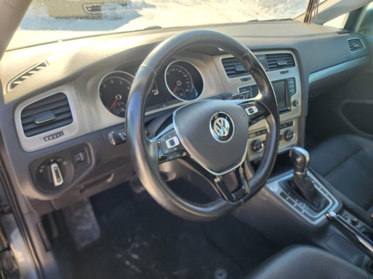 2016 Volkswagen Golf Sportwagen * LOW KM * NO ACCIDENTS " Photo