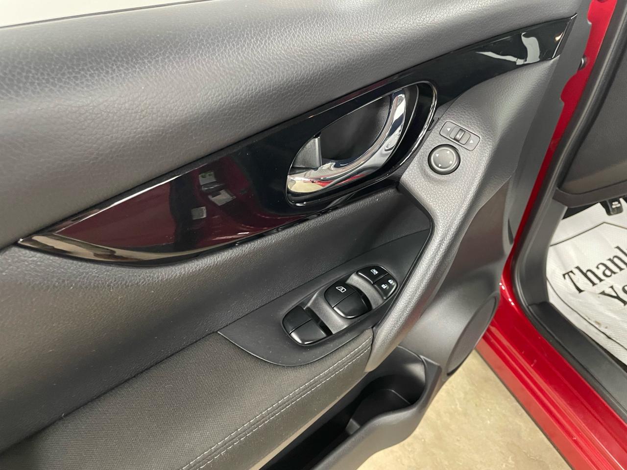 2017 Nissan Qashqai SV AWD Photo