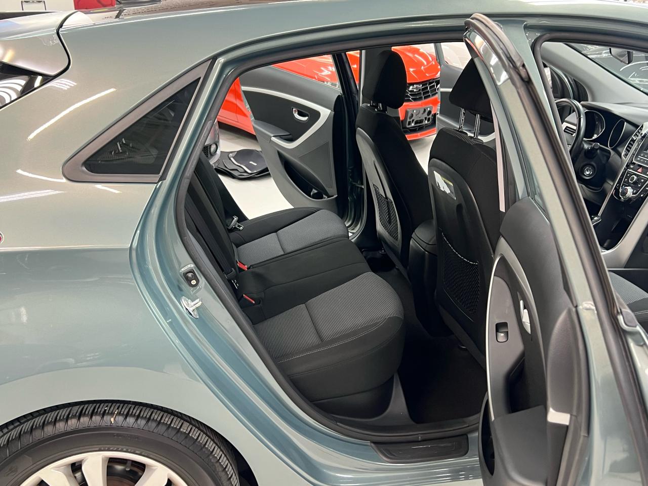 2014 Hyundai Elantra GT 5dr HB Auto GLS with Pano Roof Photo