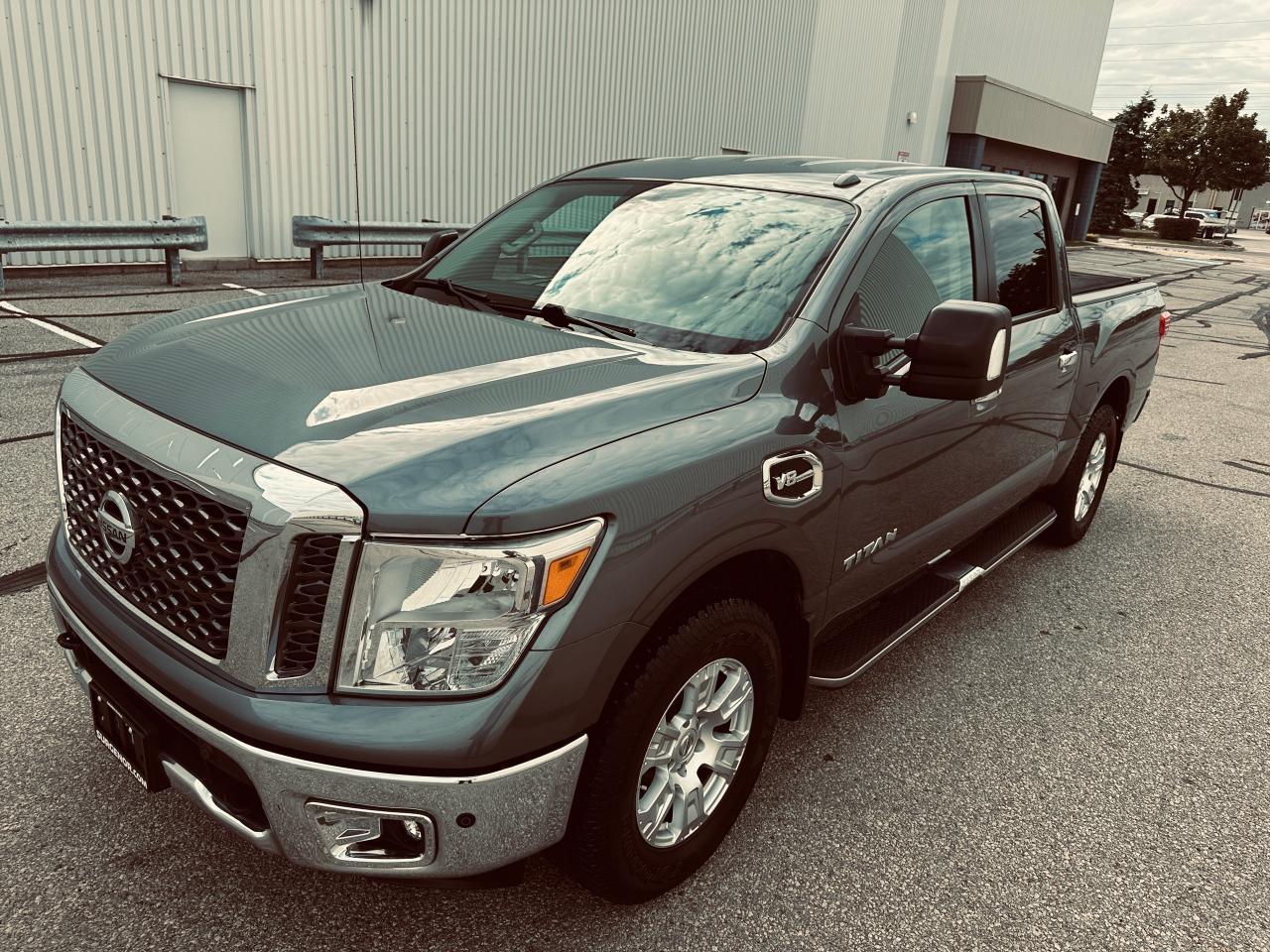 2017 Nissan Titan Crew Cab SV 4WD - 75245 Kms