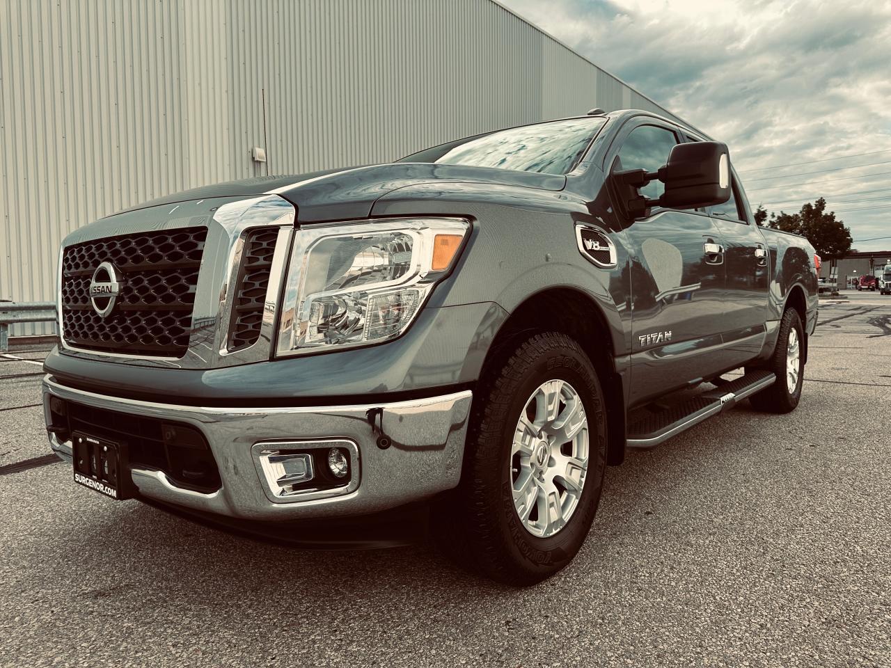 2017 Nissan Titan Crew Cab SV 4WD - 75245 Kms Photo2