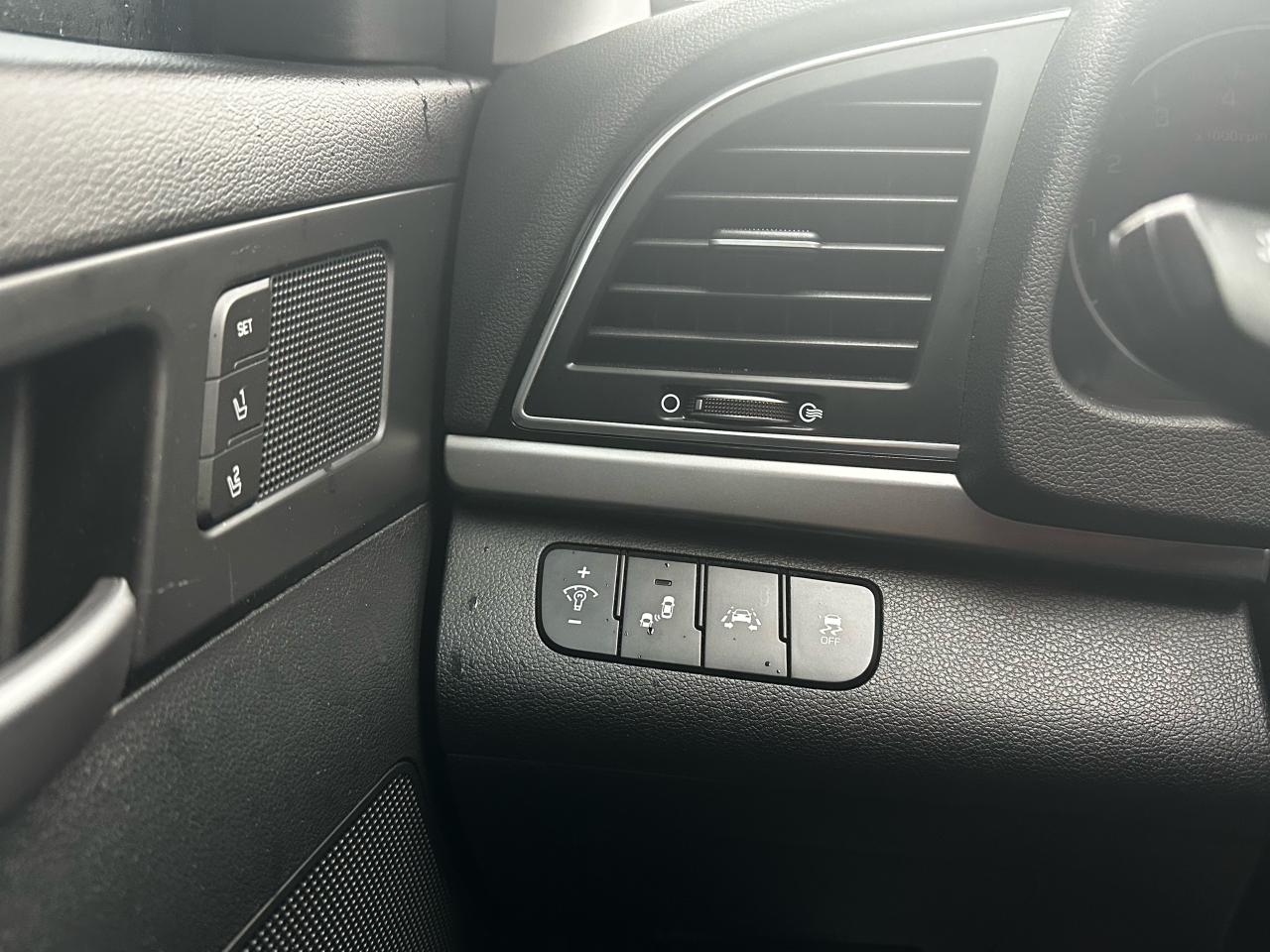 2017 Hyundai Elantra Limited ULTIMATE Photo