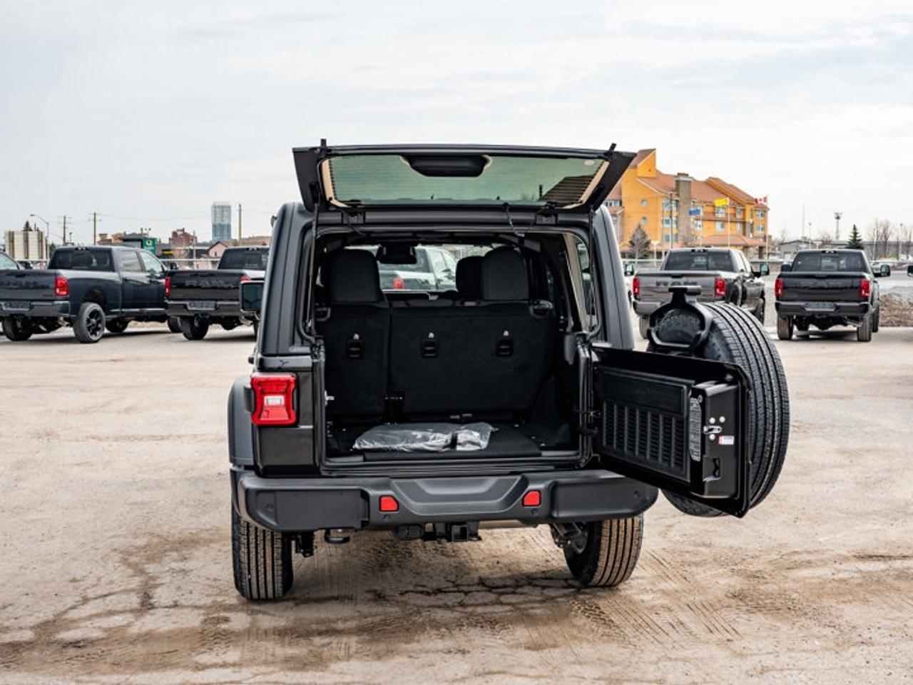 2026 Jeep Wrangler Sport S Photo