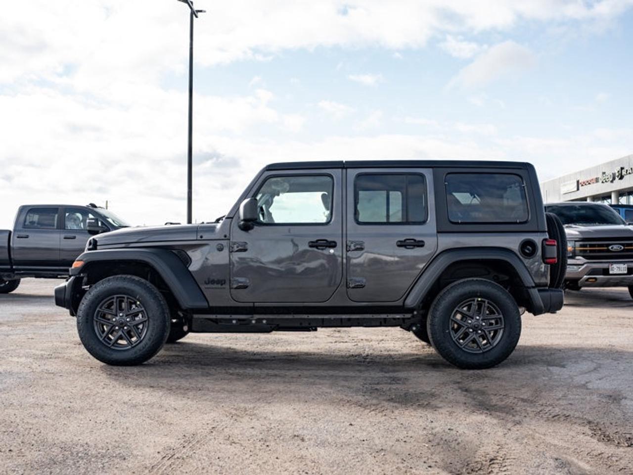 2026 Jeep Wrangler Sport S Photo
