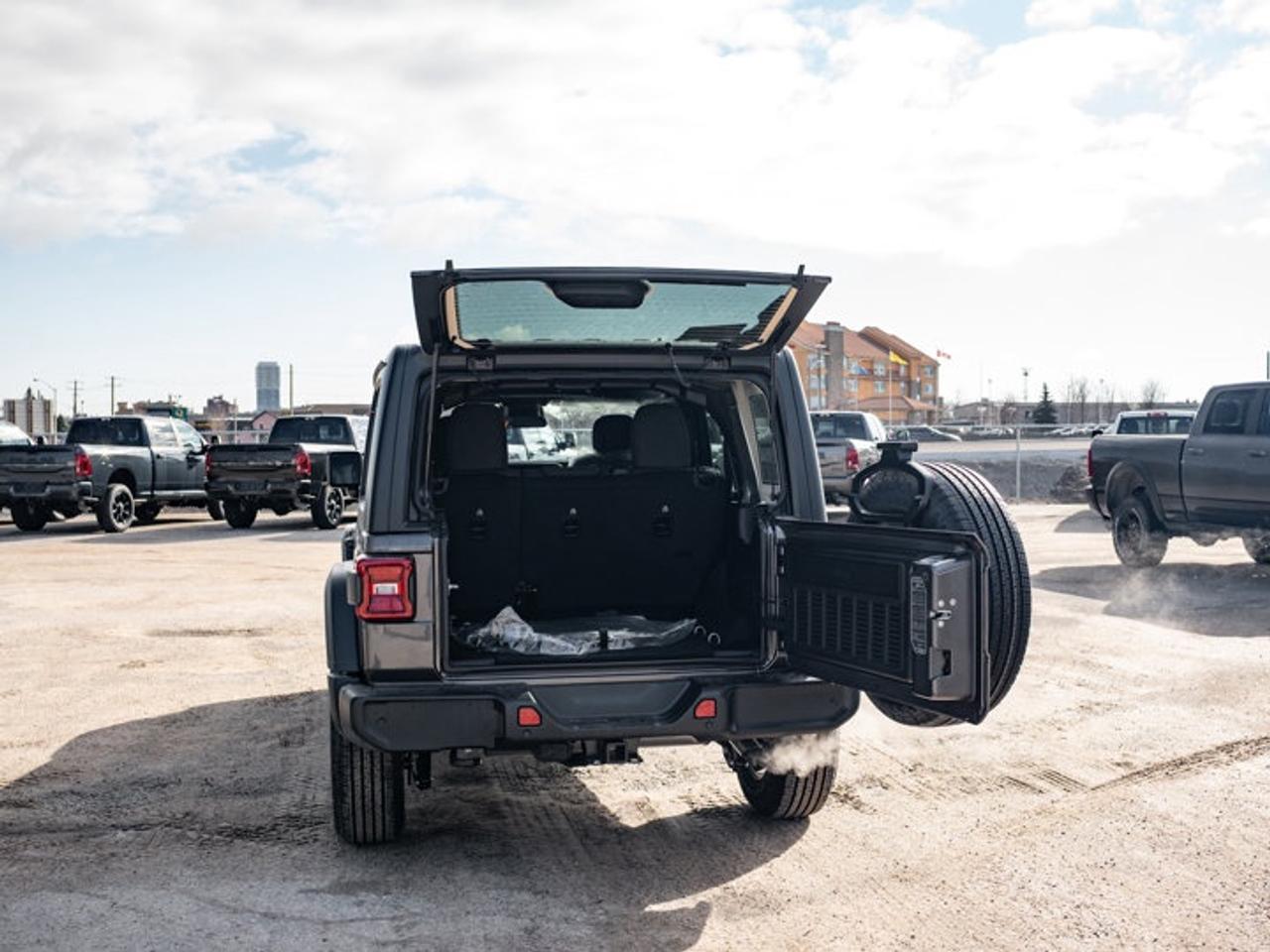 2026 Jeep Wrangler Sport S Photo
