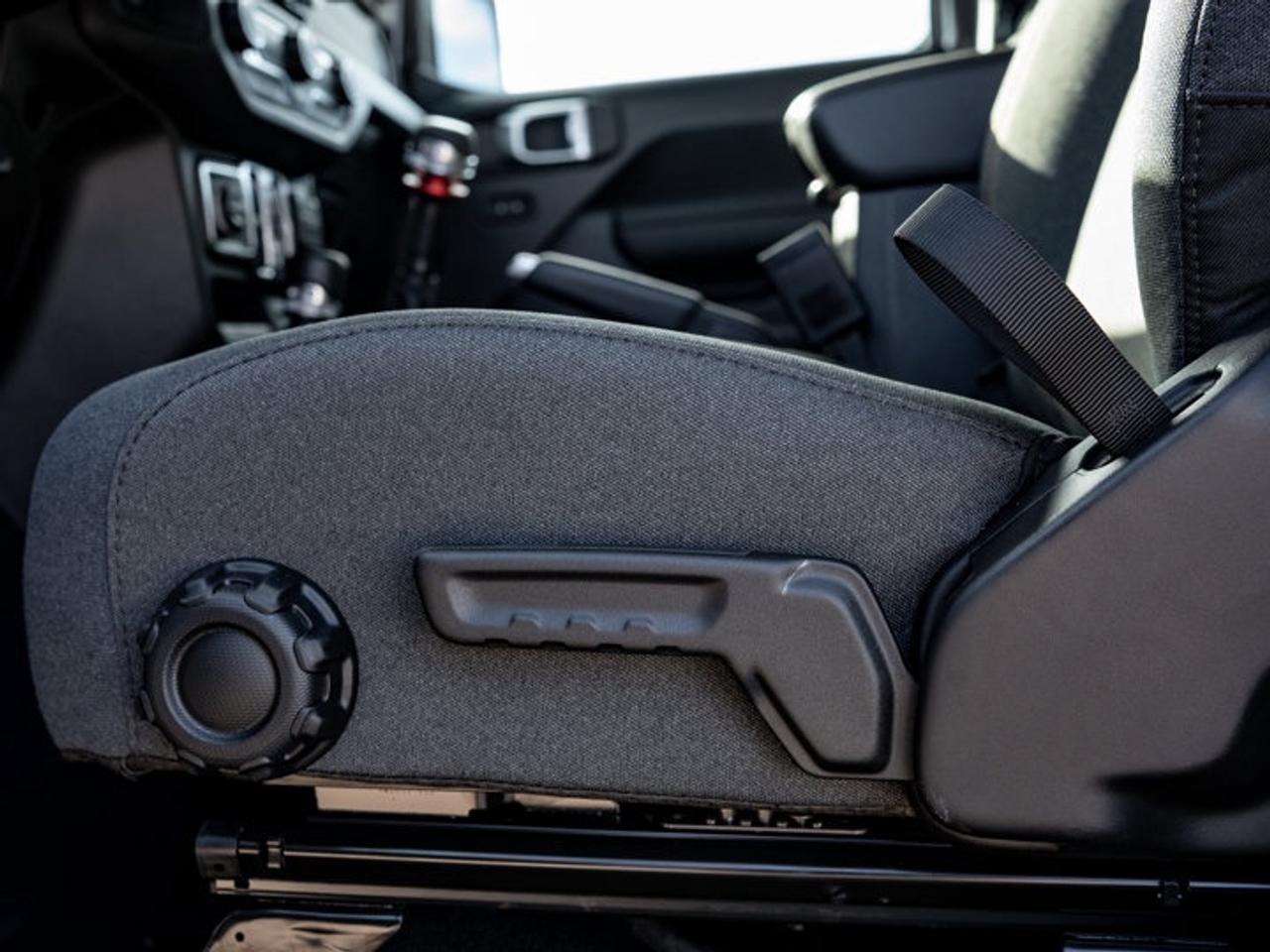 2026 Jeep Wrangler Sport S Photo